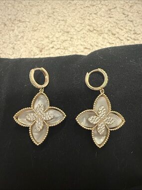 Gold Tone Mother-of-Pearl Flower Drop Earrings